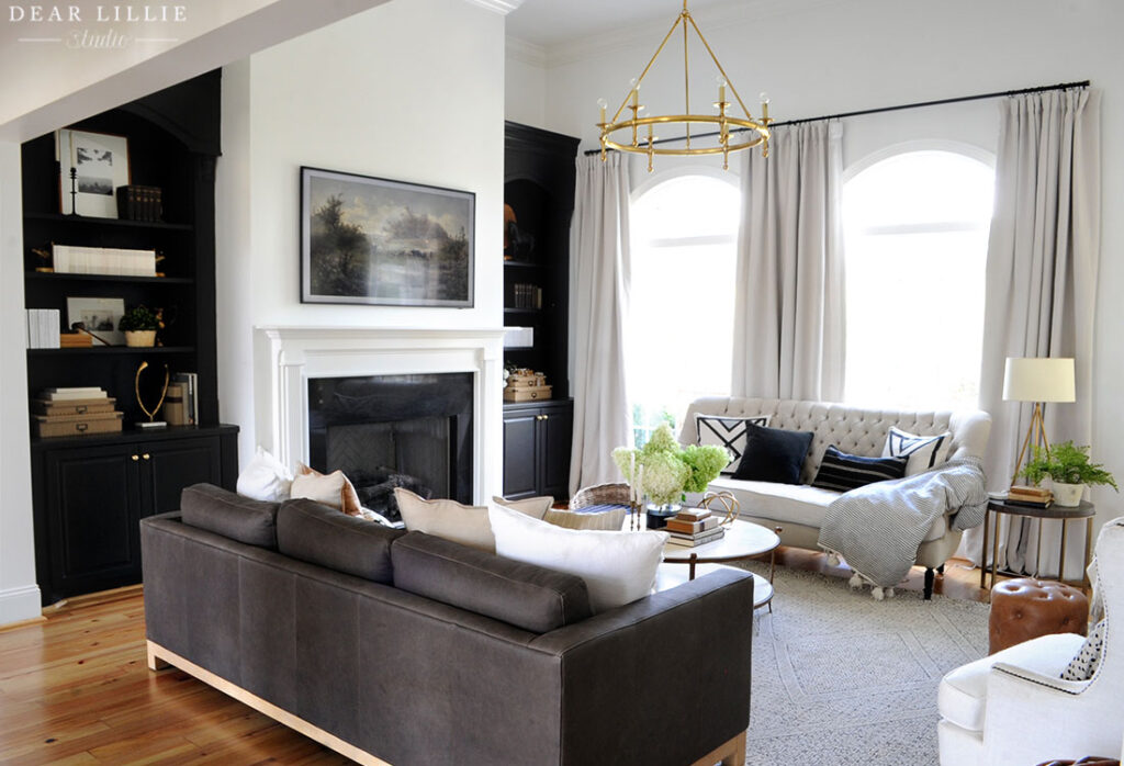 traditional black and white living room