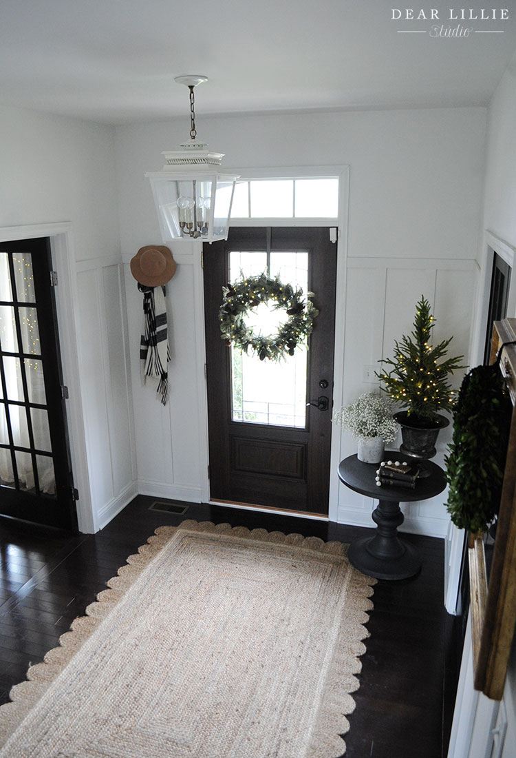 Simple Entryway Christmas Decor 