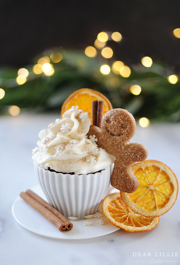 gingerbread teacup cupcake