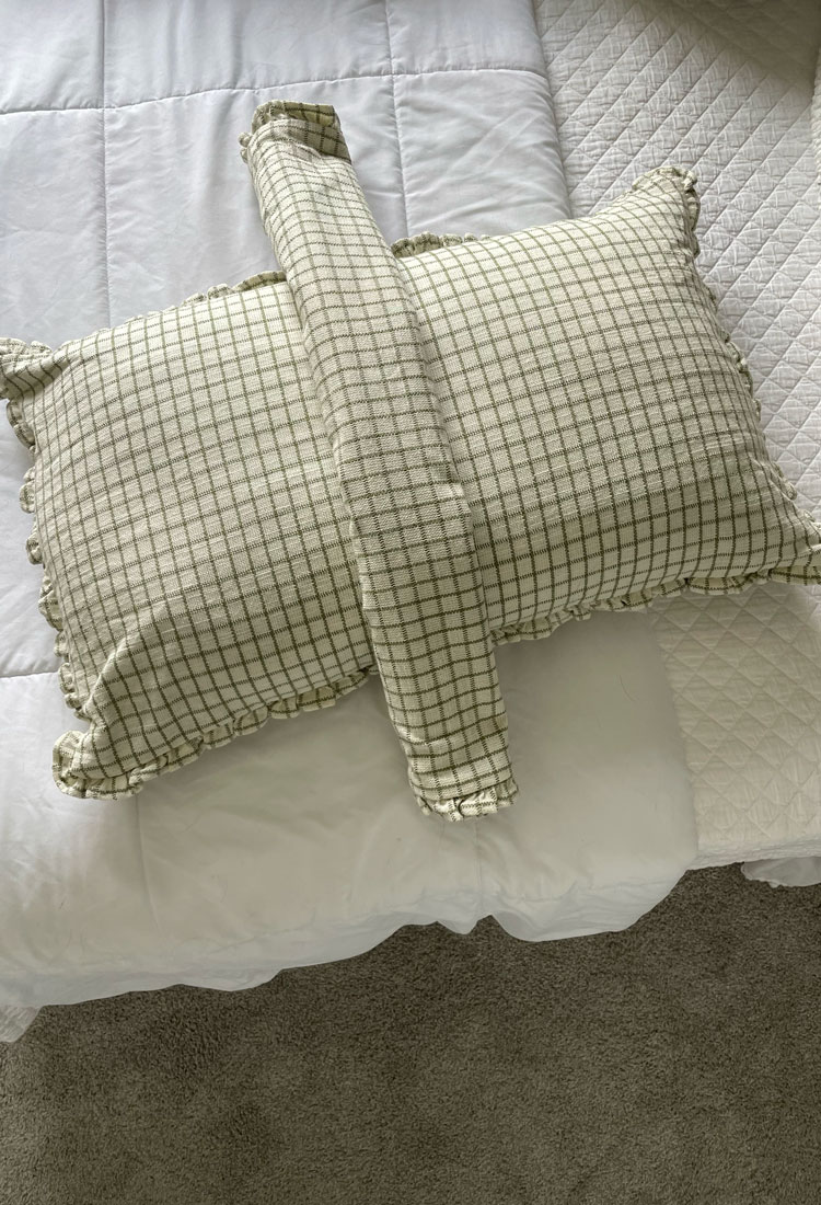 DIY Bow Pillow